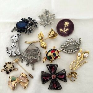 Vintage Brooches lot of 14